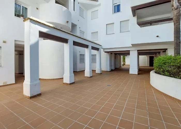 Gorgeous Apartment In Rota With Wifi